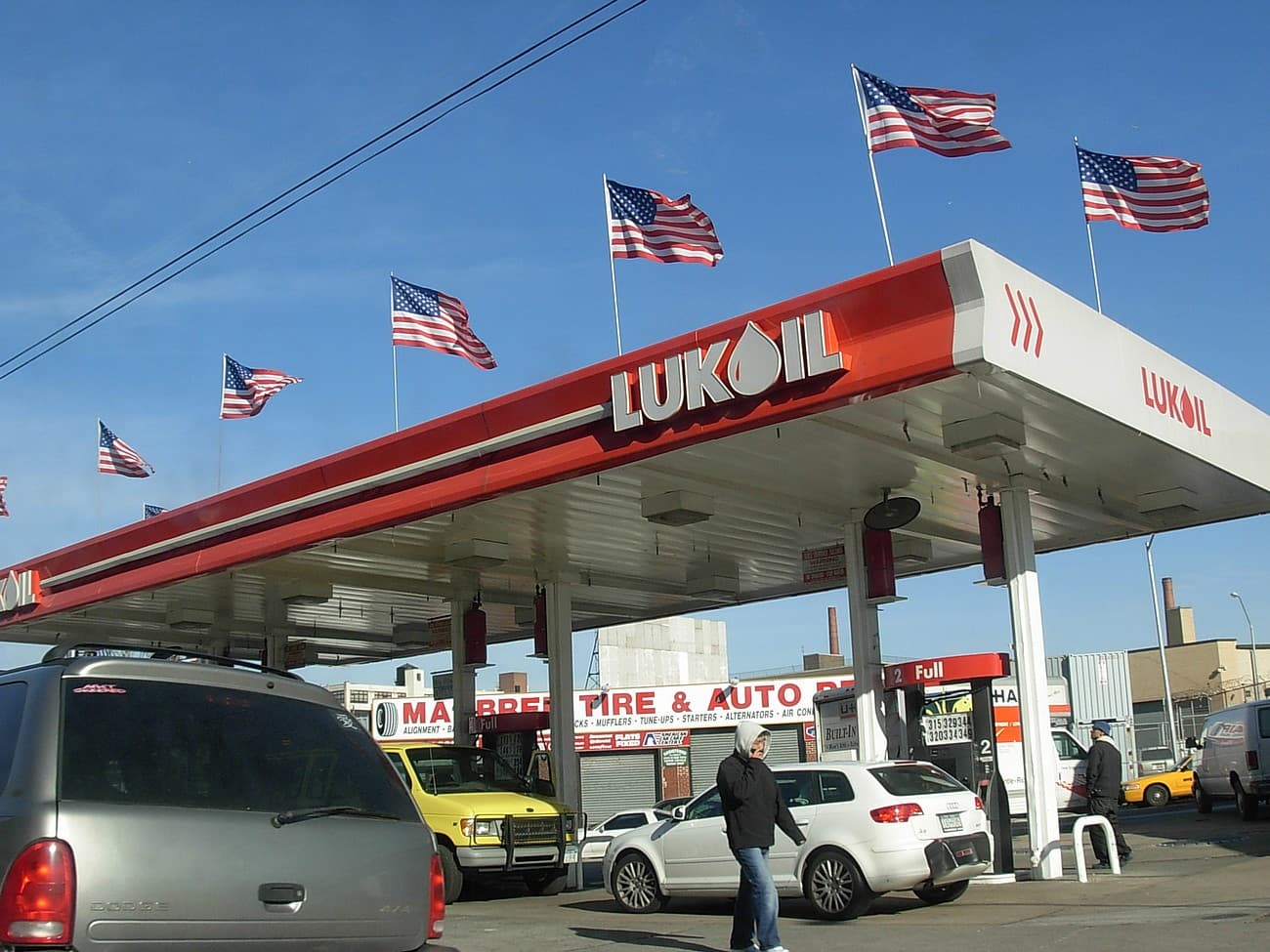 O benzinărie Lukoil fotografiată din exterior. (Foto: Foma / CC BY-SA 4.0, Wikimedia Commons)
