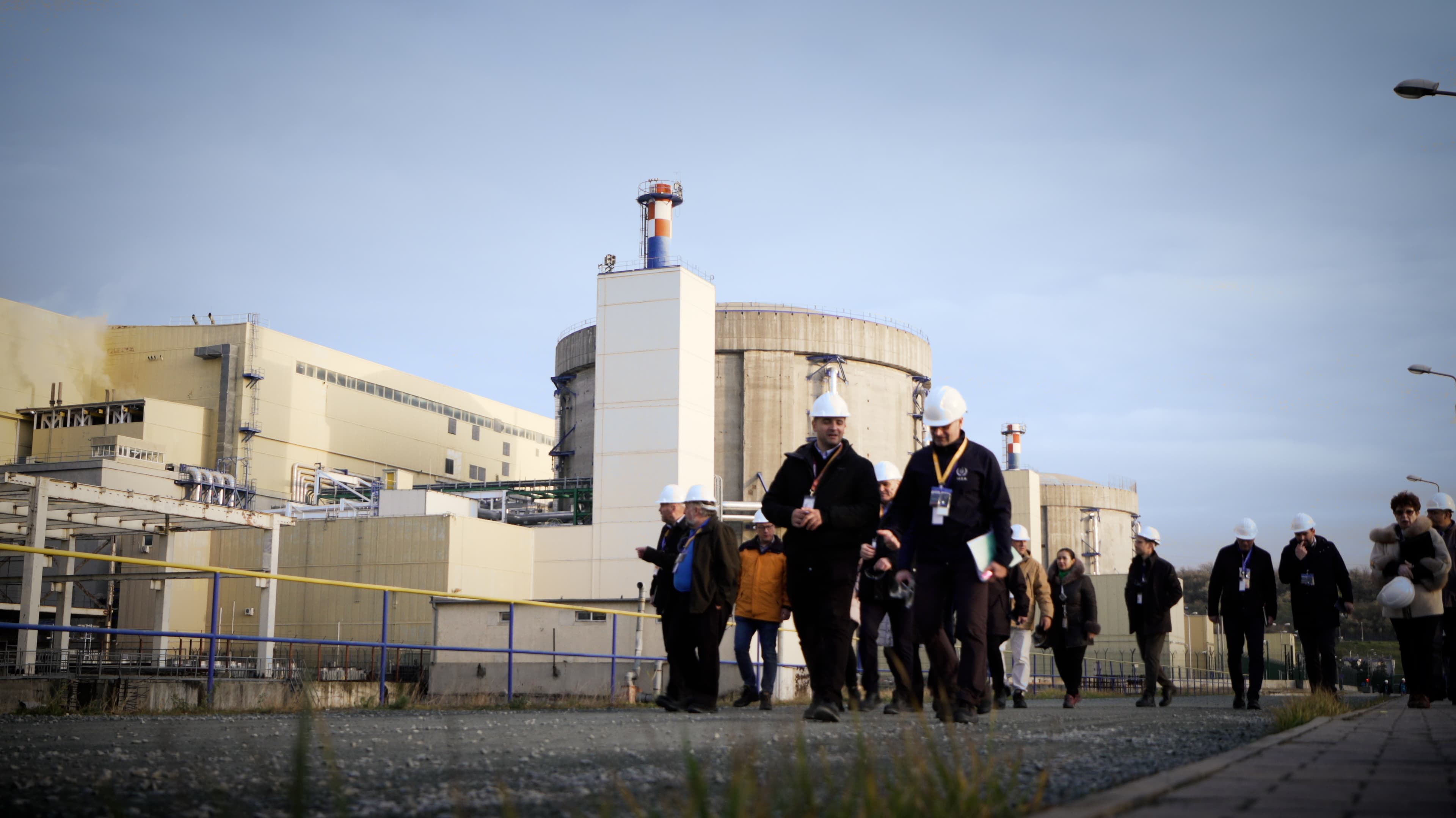 Centrala nucleară de la Cernavodă, cu instalațiile energetice în prim-plan. (Foto: IAEA Imagebank / BY 2.0, Openverse)