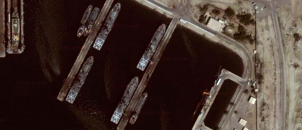 Strâmtoarea Hormuz, zona maritimă unde traficul s-a redus puternic pe fondul atacurilor dintre SUA și Iran. (Foto: Podknox / BY 2.0, Openverse)