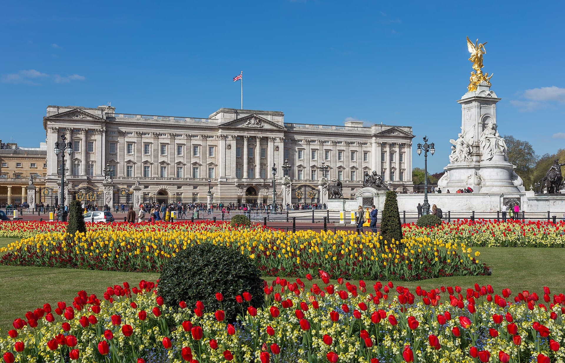 Regele Charles al III-lea l-a primit pe Andy Burnham la Palatul Buckingham din Londra. (Foto: Diliff / CC BY-SA 3.0, Wikimedia Commons)