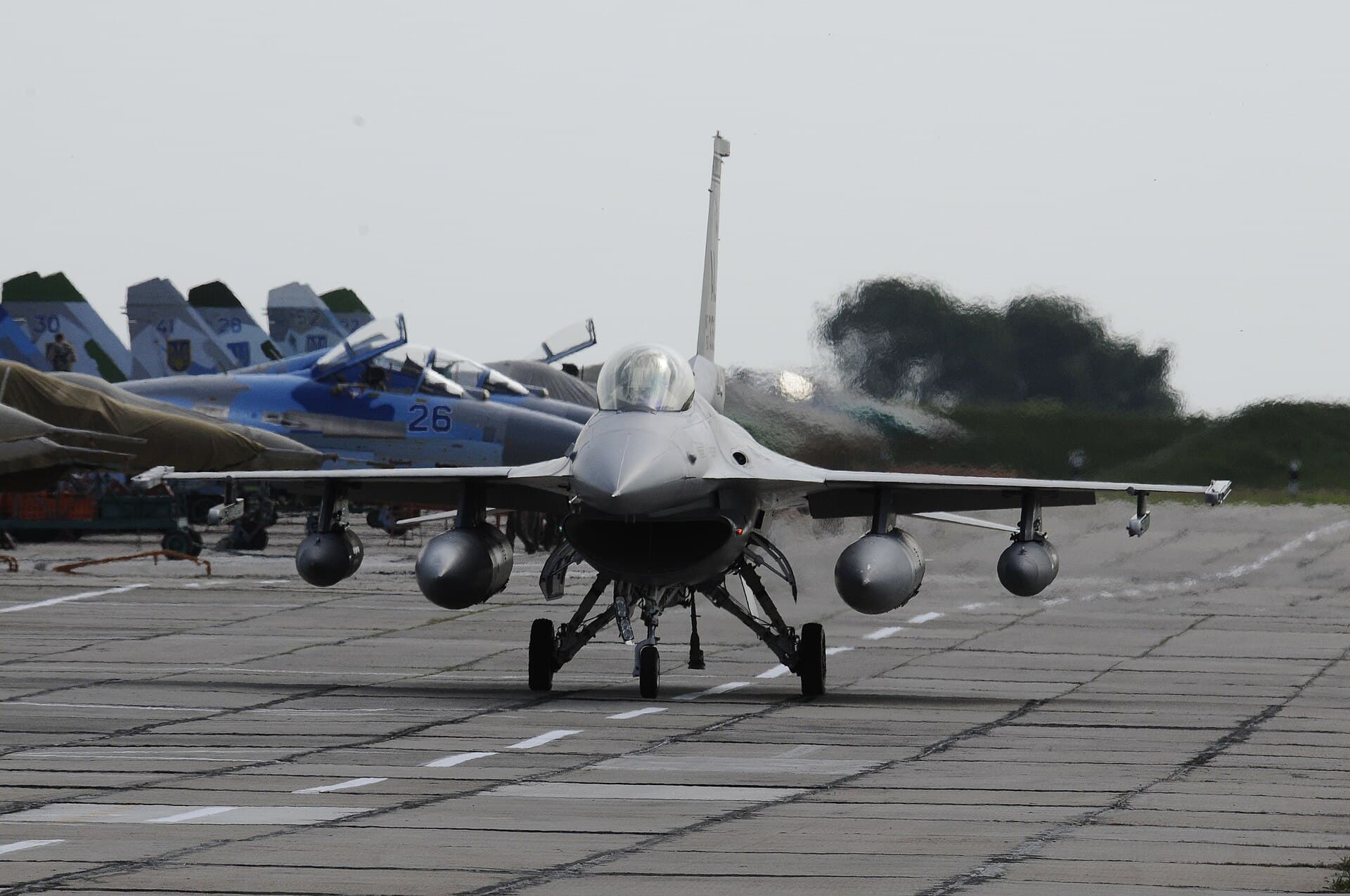Un avion de vânătoare F-16 ucrainean în zbor. (Foto: TSgt Charles Vaughn / Public domain, Wikimedia Commons)
