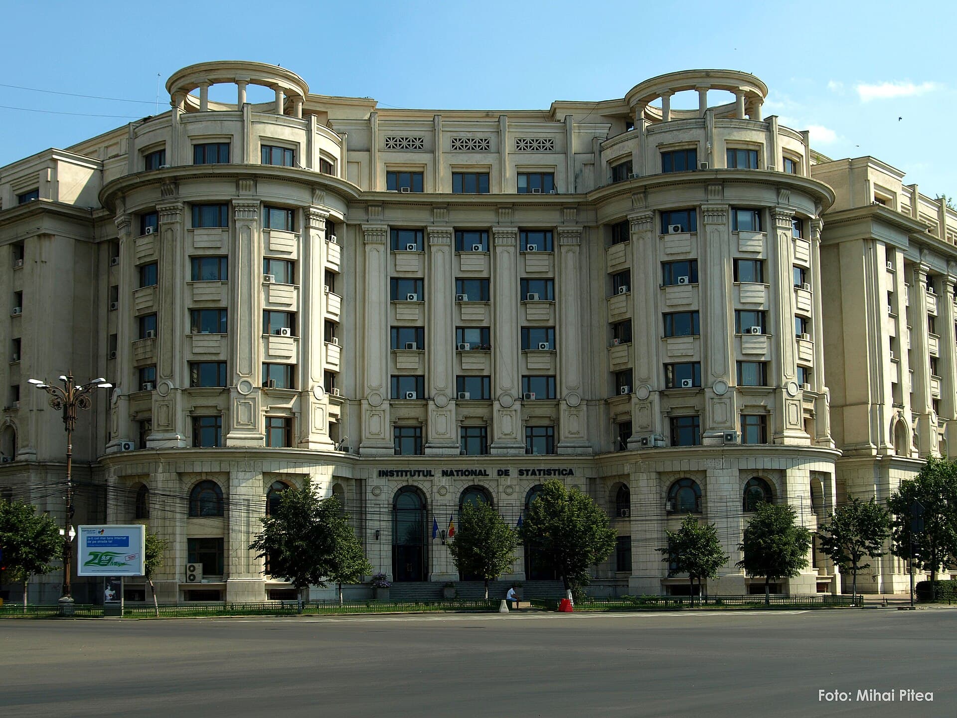 Clădirea Institutului Național de Statistică, fotografiată din exterior. (Foto: Dan Mihai Pitea / CC BY-SA 3.0, Wikimedia Commons)