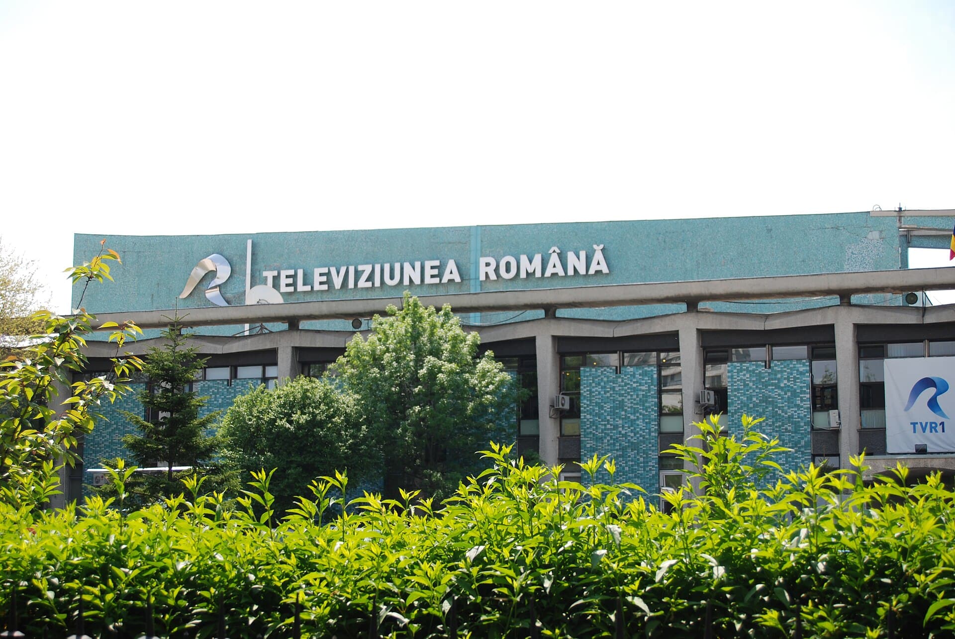 Clădirea Televiziunii Române (TVR), cu sigla și inscripția „Televiziunea Română” vizibile. (Foto: George M. Groutas from Dali, Nicosia, Cyprus / CC BY 2.0, Wikimedia Commons)