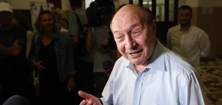 HOTNEWS.RO: Traian Băsescu, după anunțul CSAT: „Râde şi Medvedev de noi că ne-am prins după 3 zile”