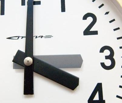 HOTNEWS.RO: Ora de vară 2025. Când trecem la ora de vară. Ceasurile se dau înainte cu o oră