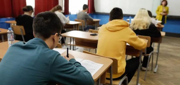 HOTNEWS.RO: Simulare Evaluare Naţională 2025. Elevii de clasa a VIII-a susțin marți proba la matematică