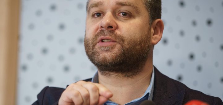 HOTNEWS.RO: Ciprian Ciucu a dat în judecată MApN, acuzând că „și-a dat singur autorizație” pentru construirea unui „hotel cu circuit închis”