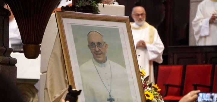 HOTNEWS.RO: Donald Trump și Melania vor merge la funeraliile Papei Francisc. Când va avea loc înmormântarea