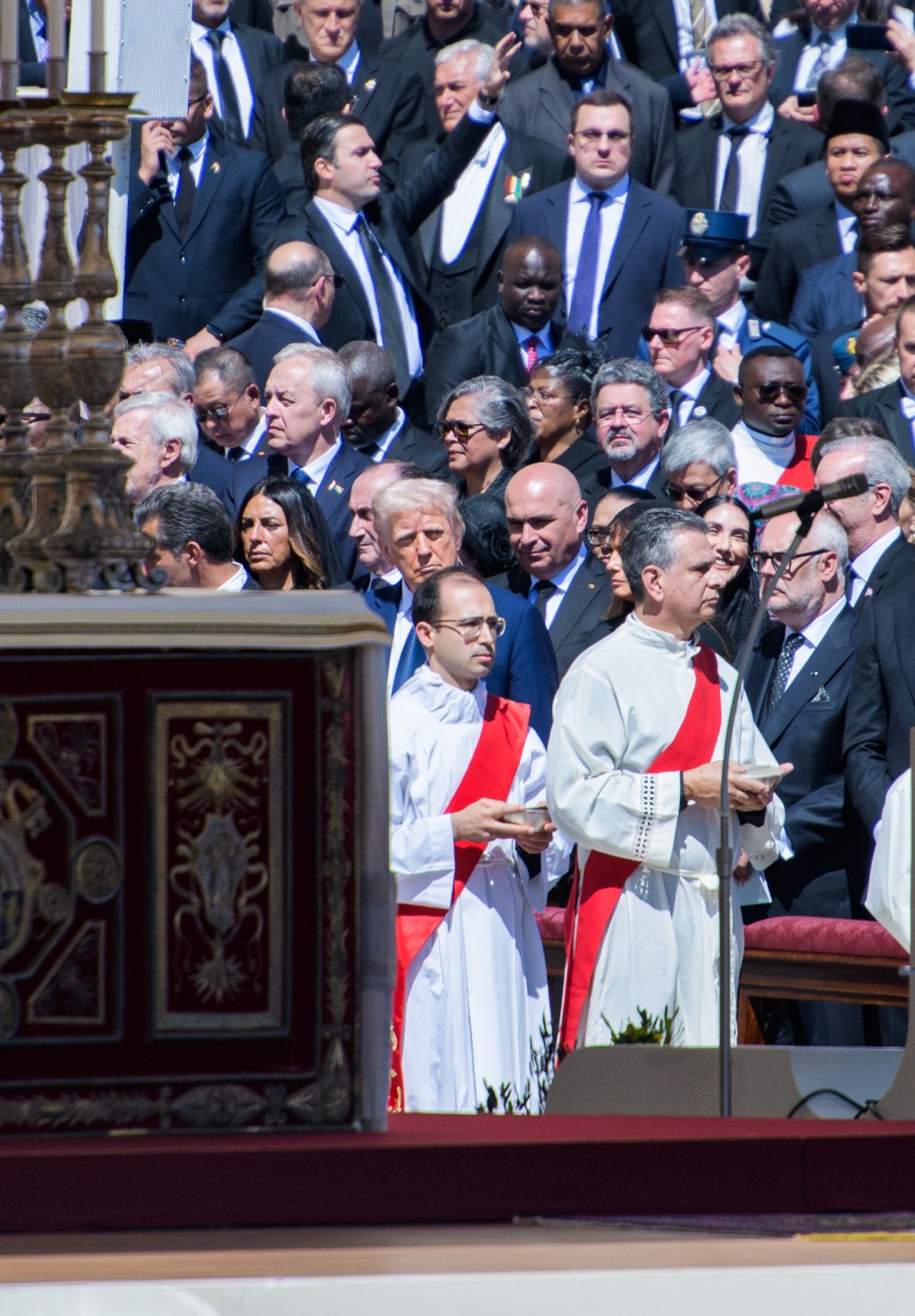 HOTNEWS.RO: Marcel Ciolacu, după înmormântarea Papei Francisc: „Ne-am luat rămas bun de la un lider”