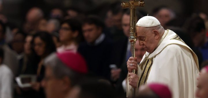 HOTNEWS.RO: Reforme bisericești, drepturi ale LGBTQ+…Papa Francisc, un reformator care a rămas „în tradiție”