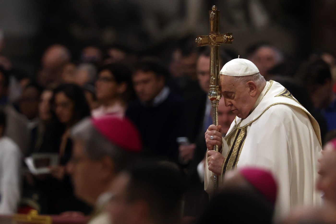 HOTNEWS.RO: Reforme bisericești, drepturi ale LGBTQ+…Papa Francisc, un reformator care a rămas „în tradiție”