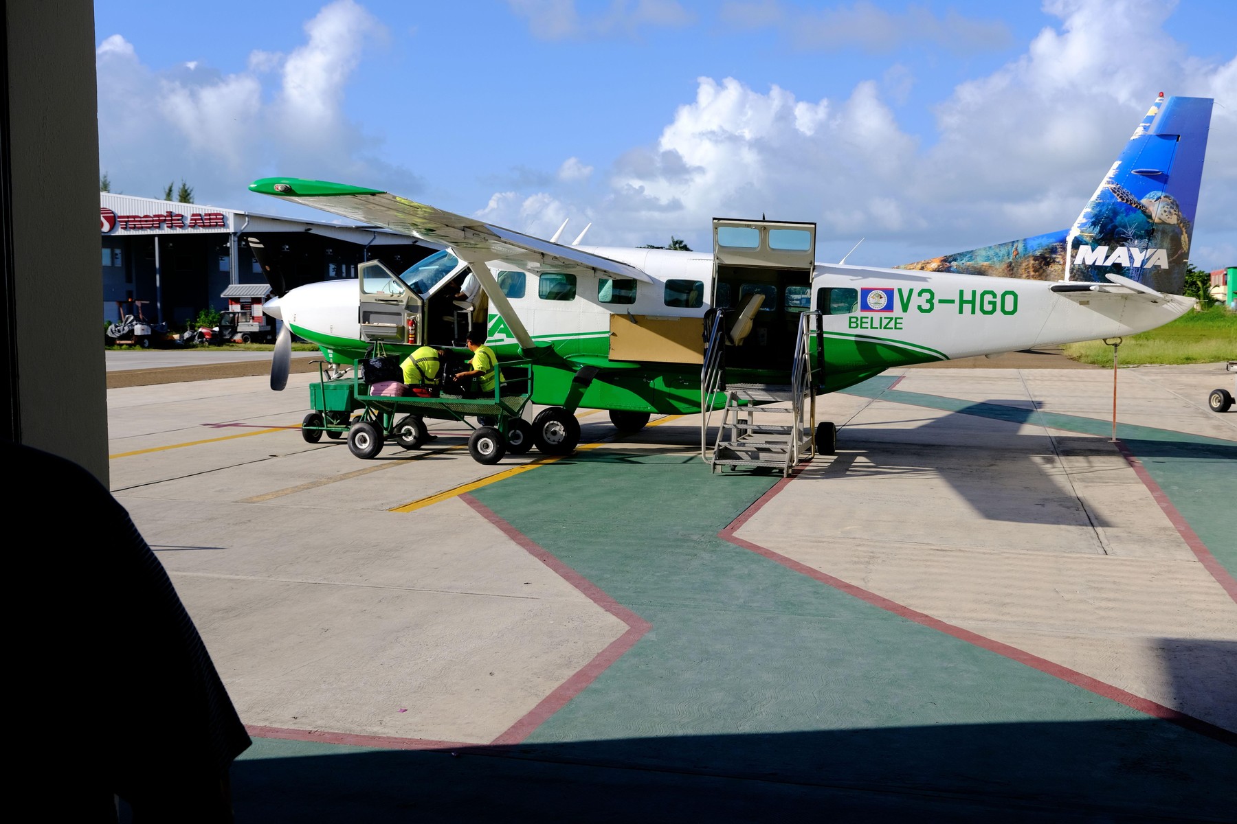 HOTNEWS.RO: Un american a urcat la bordul unui avion înarmat cu un cuțit, iar apoi a cerut mai mult combustibil pentru aeronavă. Ce a urmat