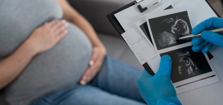 HOTNEWS.RO: Una din șase nașteri din România are loc fără niciun control medical. De ce sunt vitale vizitele la medic ale gravidelor