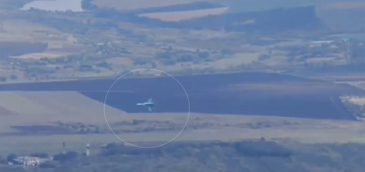 HOTNEWS.RO: VIDEO Avion rusesc de vânătoare Su-30SM, cotat la 50 de milioane de dolari, distrus într-un incendiu despre care Kievul afirmă că este un act de sabotaj intern