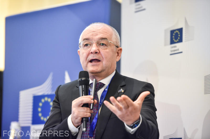 HOTNEWS.RO: Alegeri prezidențiale 2025. Emil Boc, la ieșirea de la urne: „Mă bucur că românii înțeleg importanța momentului. În joc este destinul României”