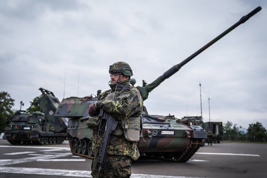 HOTNEWS.RO: Bundeswehr, solicitată de NATO să trimită încă 7 brigăzi pentru apărarea alianței, care se teme de un atac al Rusiei. Problema: 40.000 de militari activi