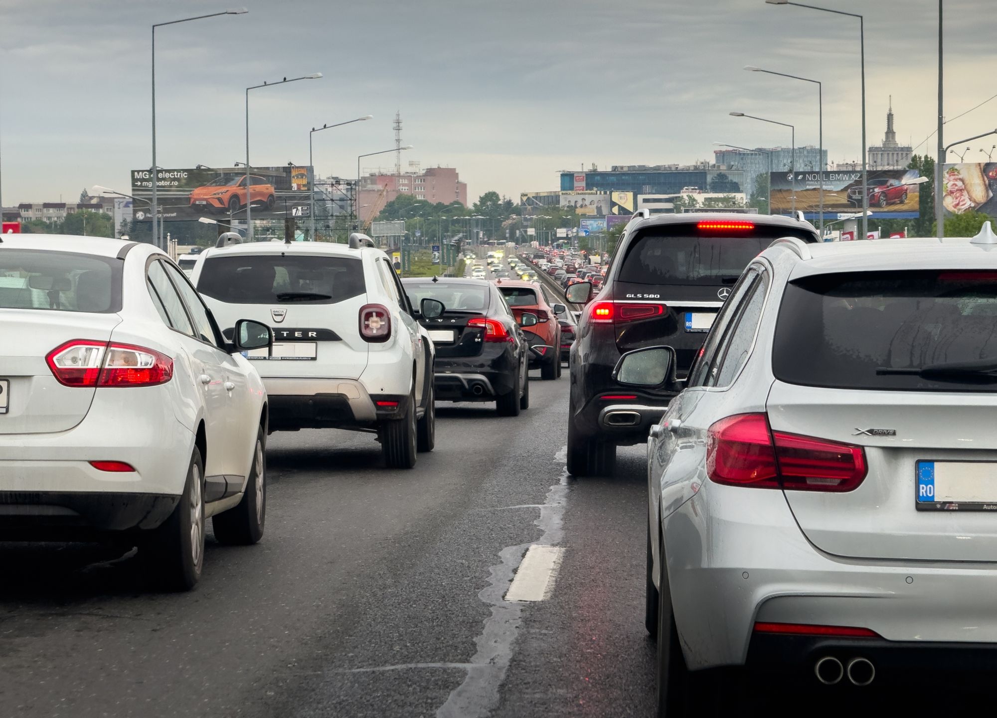 HOTNEWS.RO: Constructorii auto din Europa scapă anul acesta de amenzile pentru emisiile prea mari de CO2
