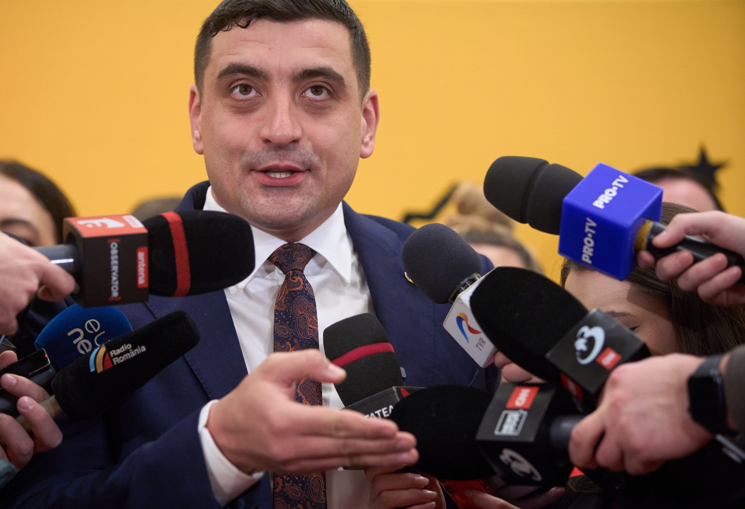 HOTNEWS.RO: VIDEO George Simion anunță că este „pregătit” să înceapă dezbaterile cu Nicușor Dan