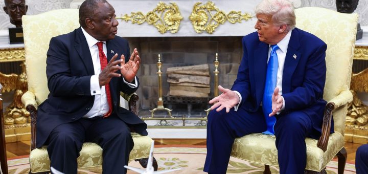 HOTNEWS.RO: VIDEO Scenă tensionată la Casa Albă: Ce imagini l-a pus Trump pe Ramaphosa să vadă / Liderul sud-african: „Aș vrea să știu unde e locul acela”