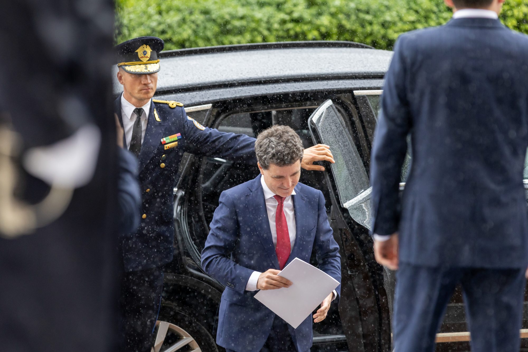 HOTNEWS.RO: Nicușor și serviciile secrete a priori. De ce nu e sănătos să reparăm statul cu ciocanul SRI