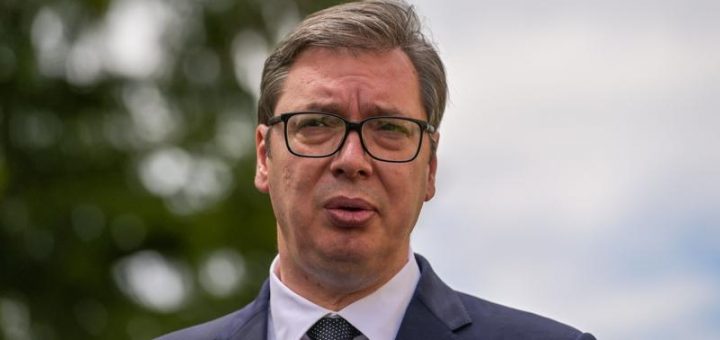 HOTNEWS.RO: Președintele Serbiei refuză anticipatele și amenință cu noi arestări după protestul de la Belgrad. „Nicio negociere cu teroriști și cei care au vrut să distrugă statul”