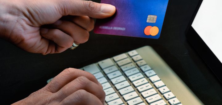 HOTNEWS.RO: Revolut lansează propriile bancomate în Spania – Primul pas către o prezență fizică în Europa