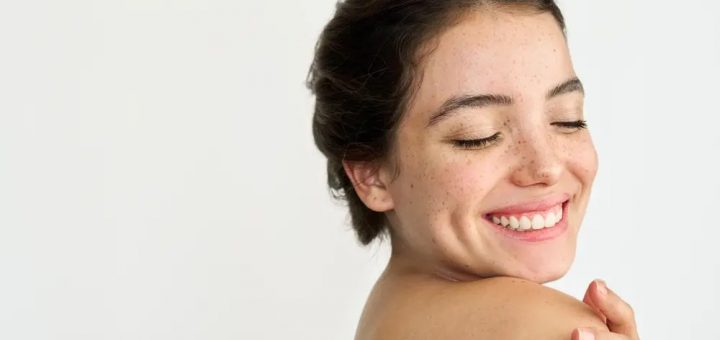 HOTNEWS.RO: smartliving.ro: Dr. Diana Plăcintescu: „Este bine ca toate persoanele care au măcar o aluniță să facă o examinare dermatoscopică”. Ce prespune o astfel de investigație