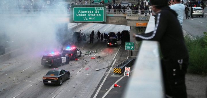 HOTNEWS.RO: Tulburările s-au extins în Los Angeles în ciuda faptului că Trump a trimis Garda Națională
