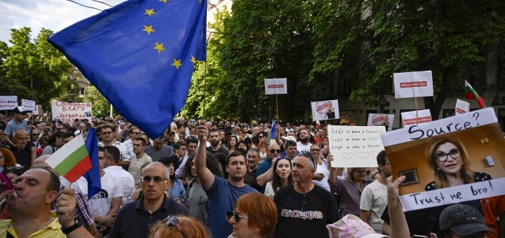 HOTNEWS.RO: Arestarea primarului liberal din Varna a scos mii de oameni în stradă la Sofia: „Este o parodie de justiție”