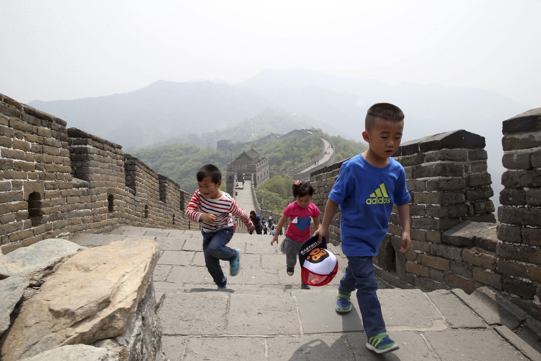 HOTNEWS.RO: China a anunțat cu cât își va plăti locuitorii să aibă copii, în cadrul primului program național de a încuraja natalitatea