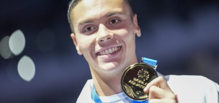 HOTNEWS.RO: David Popovici înoată azi în finala probei de 100 metri liber de la Mondialele din Singapore. La cât începe și cine transmite