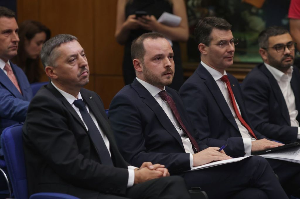HOTNEWS.RO: Ilie Bolojan explică de ce sunt necesare noile măsuri: „La fiecare 100 de lei pe care țara îi colectează din taxe și impozite, am cheltuit cu 30 de lei în plus”