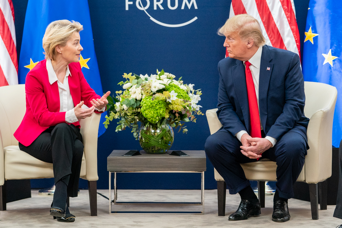HOTNEWS.RO: Întâlnire decisivă Ursula von der Leyen și Donald Trump azi, în Scoţia. Care sunt șansele unui acord comercial UE-SUA, spune chiar președintele american