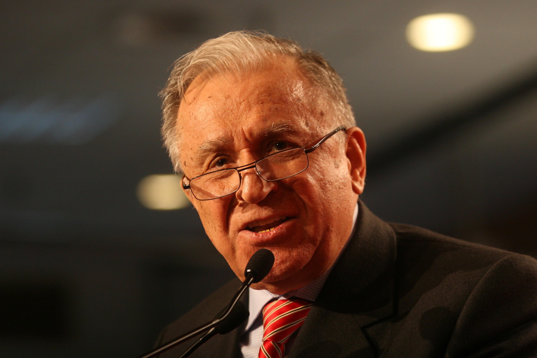 HOTNEWS.RO: Noi date despre starea de sănătate a lui Ion Iliescu, internat la ATI din 9 iunie: „Slăbiciune marcată”