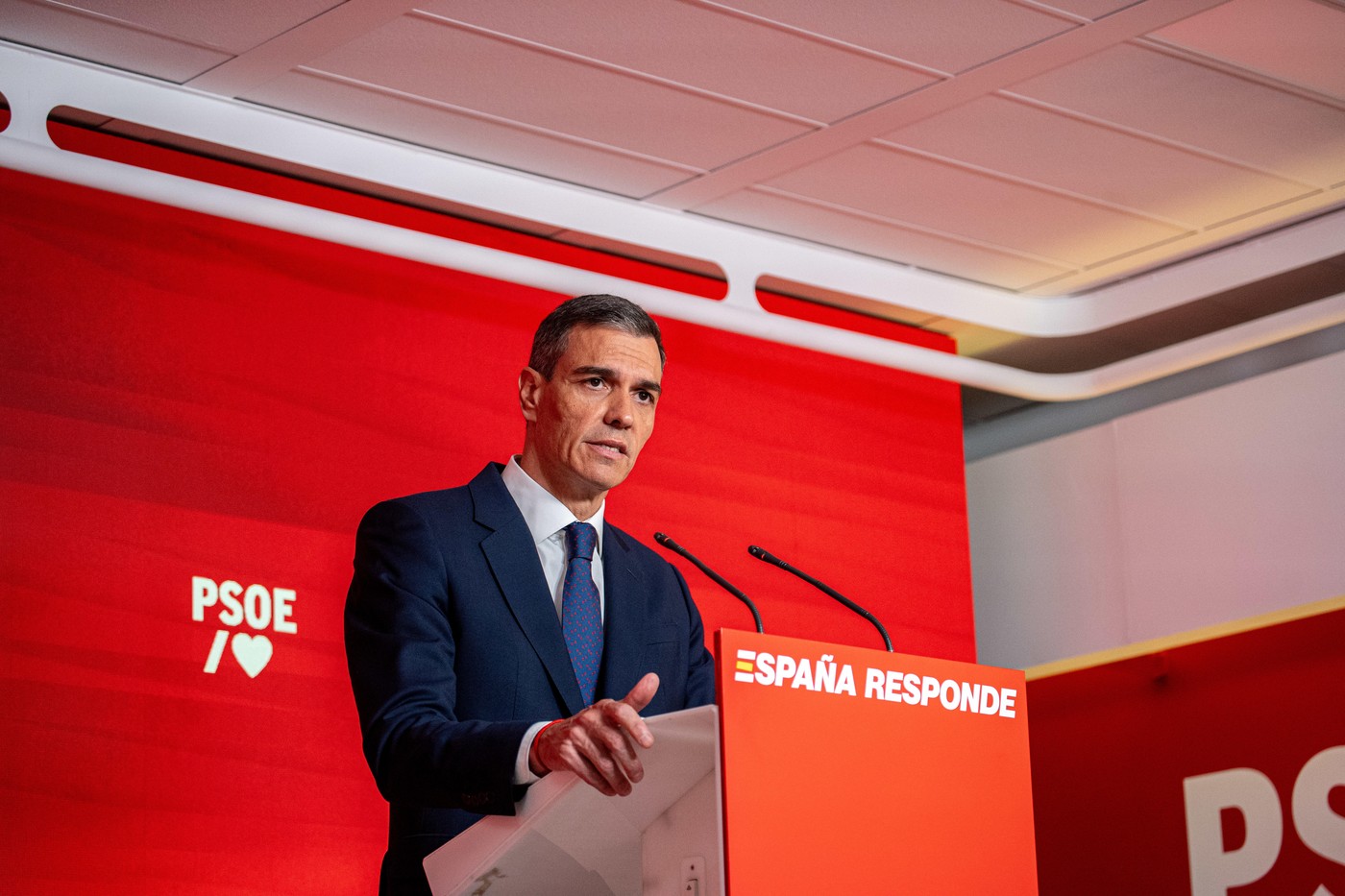 HOTNEWS.RO: Premierul Pedro Sanchez subliniază beneficiile aduse de imigrație, în contextul violențelor din Spania
