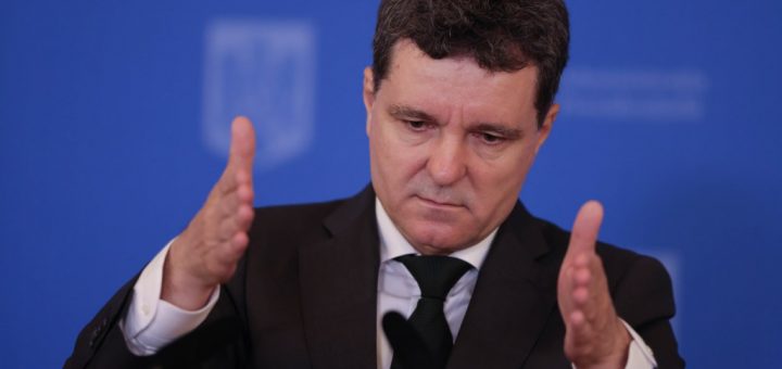 HOTNEWS.RO: Protest inedit împotriva lui Nicușor Dan. Inițiatorul legii pentru combaterea extremismului returnează decorația primită din partea statului român