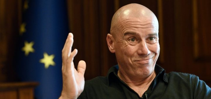 HOTNEWS.RO: Spectacolele de teatru, concertele și accesul la muzee riscă să fie suspendate în weekenduri, afirmă ministrul Culturii. El dă vina pe sindicate și face o comparație cu chelnerii