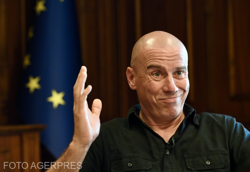 HOTNEWS.RO: Spectacolele de teatru, concertele și accesul la muzee riscă să fie suspendate în weekenduri, afirmă ministrul Culturii. El dă vina pe sindicate și face o comparație cu chelnerii
