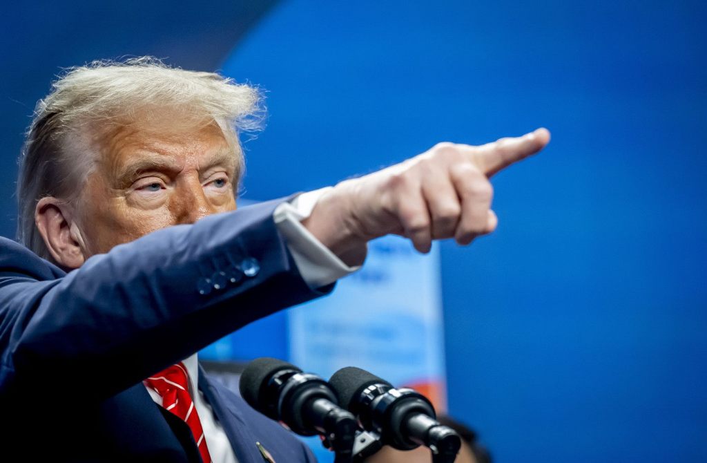 HOTNEWS.RO: Trump vrea să impună o suprataxă de 50% pe importurile din Brazilia, în sprijinul fostului președinte Bolsonaro