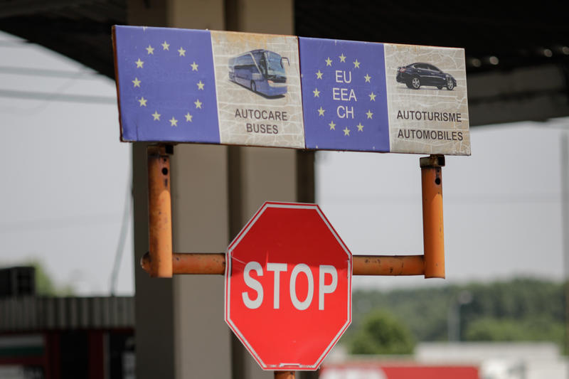 HOTNEWS.RO: Aglomeraţie la Giurgiu-Ruse. Rute alternative pentru turiții care merg către Bulgaria sau Grecia