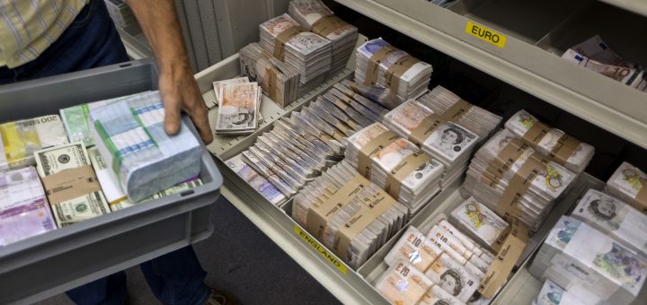 HOTNEWS.RO: Cel mai mare administrator de averi offshore din lume ia în calcul o mutare-cheie pentru a scăpa de reputația de paradis al „banilor murdari”
