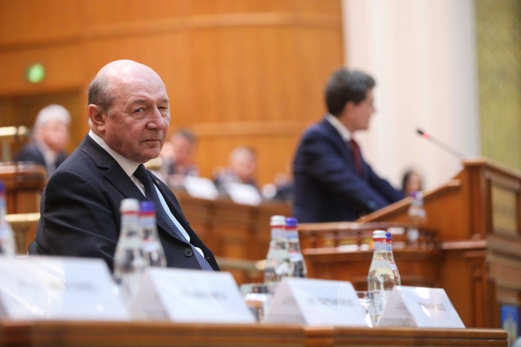 HOTNEWS.RO: Crin Antonescu anunță că nu vrea pensia specială de fost parlamentar: „Simt nevoia să-l ajut pe fostul meu coleg de partid, Ilie Bolojan”