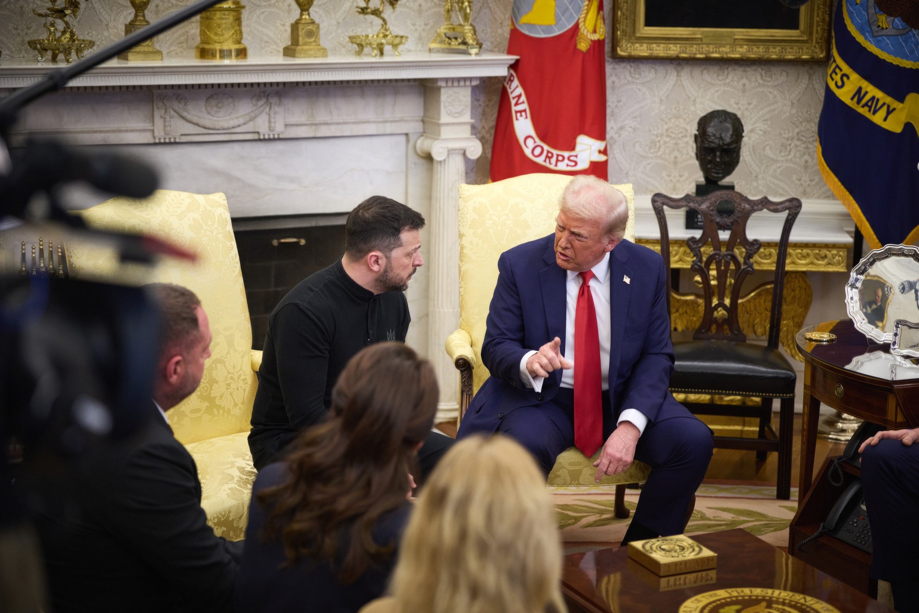 HOTNEWS.RO: Cum se va îmbrăca Volodimir Zelenski la întâlnirea cu Donald Trump, după ce a fost criticat pentru ținută. Anunțul făcut de designerul președintelui