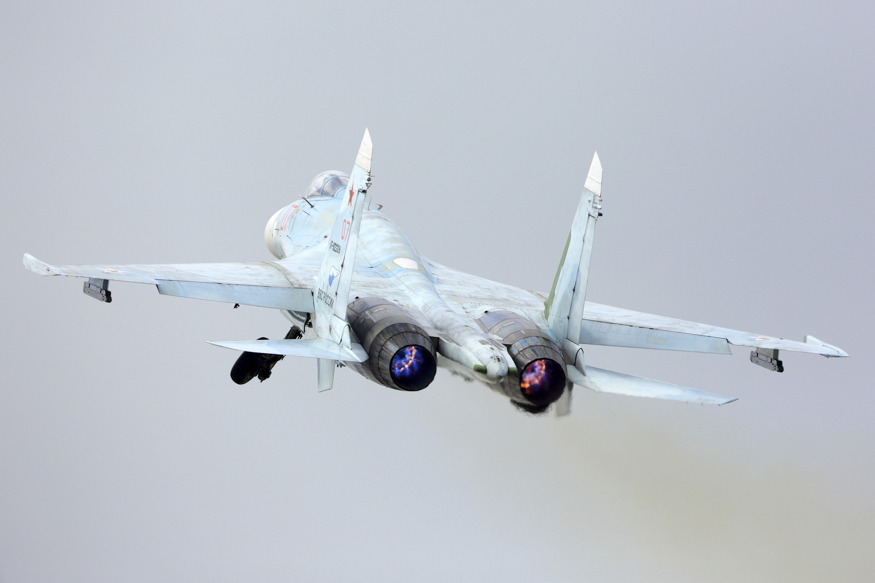 HOTNEWS.RO: FOTO Avioane de vânătoare F-35 ale Italiei, trimise să intercepteze rapid o incursiune a rușilor cu un bombardier Su-24 și un avion Su-27, în Marea Baltică
