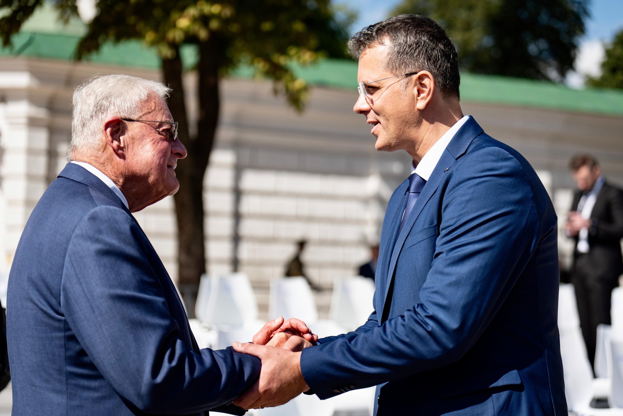 HOTNEWS.RO: Mesajul României pentru SUA, de la Kiev: Ionuț Moșteanu i-a mulțumit emisarului lui Trump pentru eforturile depuse de administrația americană pentru oprirea războiului