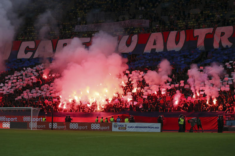 HOTNEWS.RO: Ministrul Apărării nu este de acord cu investirea de bani publici în clubul de fotbal Steaua