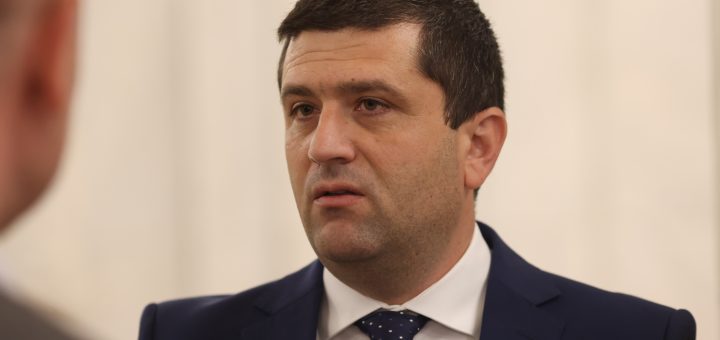 HOTNEWS.RO: Ministrul Economiei anunță o „curățenie inginerească” în ministerul cu „destul de mulți directori cu activități redundante”