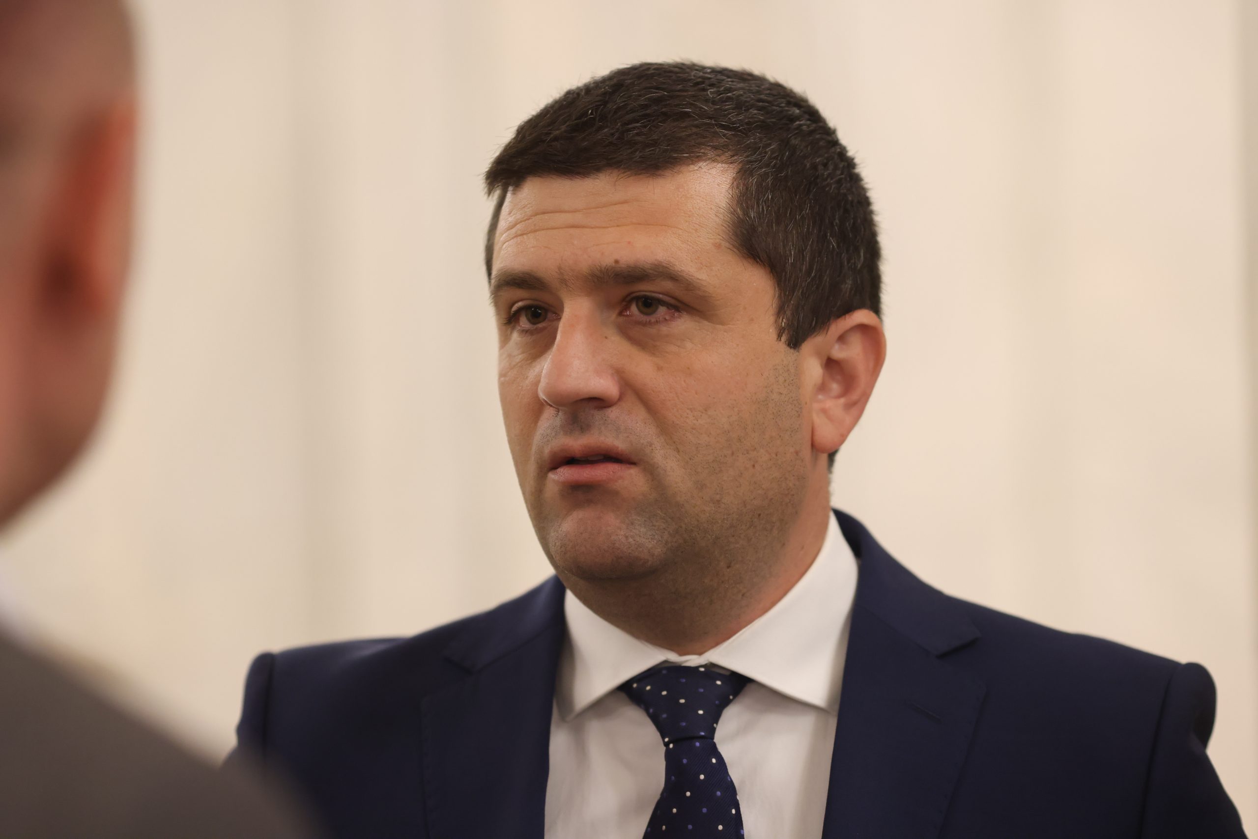 HOTNEWS.RO: Ministrul Economiei anunță o „curățenie inginerească” în ministerul cu „destul de mulți directori cu activități redundante”