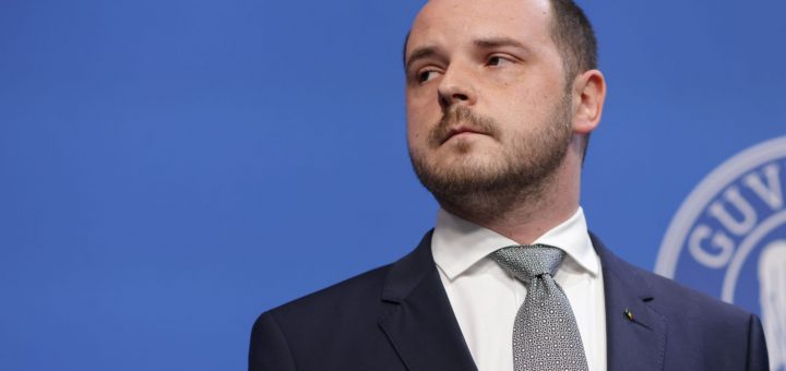 HOTNEWS.RO: Ministrul Sănătății anunță o modificare legislativă. „Orice medic angajat în spitalul public îşi face prioritar contractul cu Casa de Asigurări de Sănătate în mediul public”