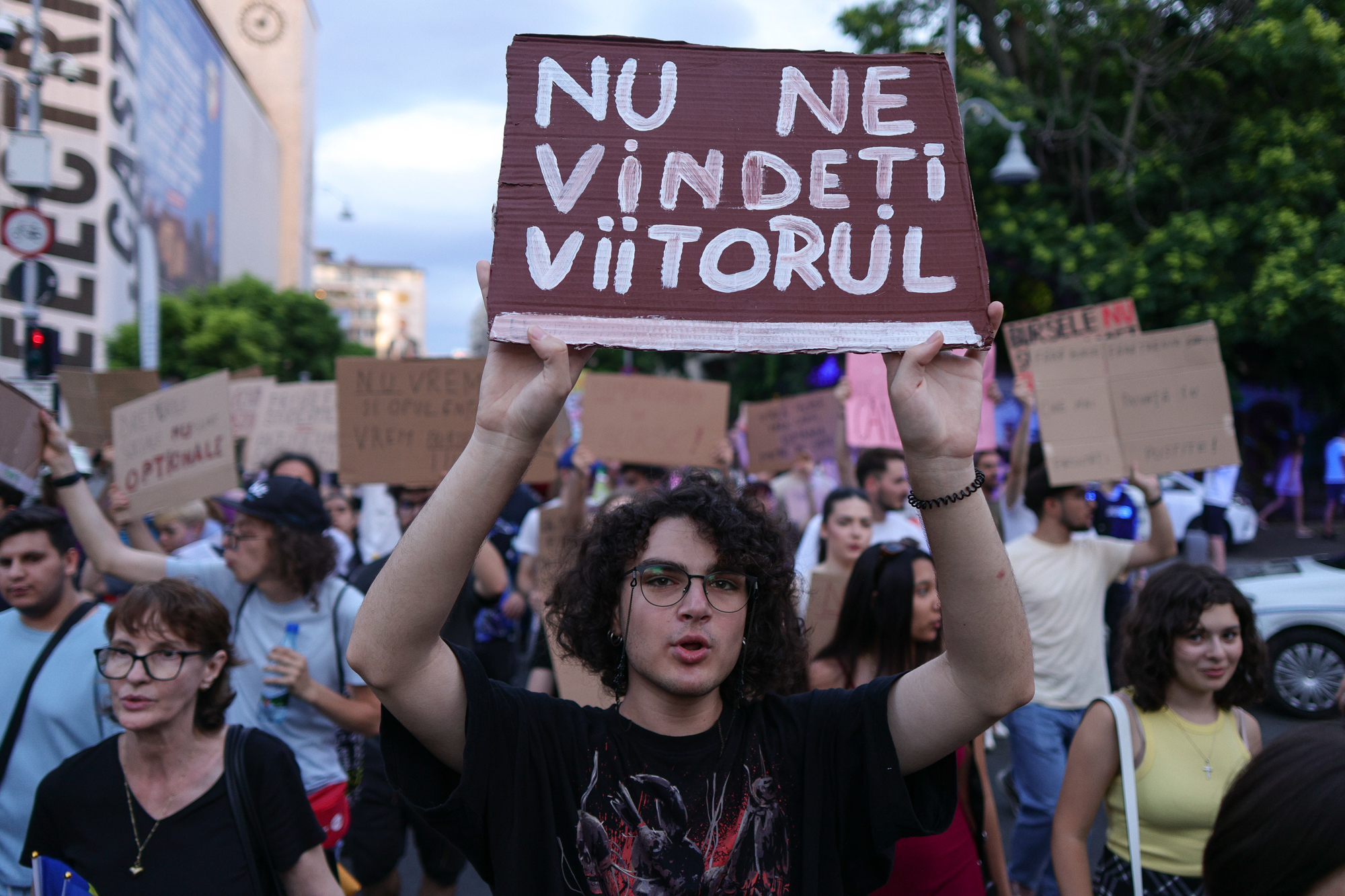 HOTNEWS.RO: Studenții „vor continua protestele” dacă nu sunt modificate „măsurile de criză”. Discuție între ministrul Daniel David și organizațiile studențești